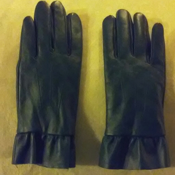 Ladies Leather Gloves - Picture 2 of 5